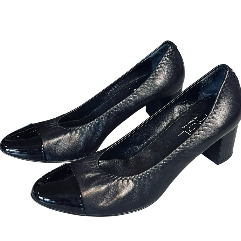 AGL Attilio Giusti Leombruni Women’s Sz 7.5 Black Leather Classic Cap Toe Pump - Picture 2 of 12